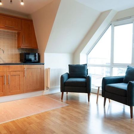 *New* 2-Bed Modern Apartment バートン・アポン・トレント エクステリア 写真