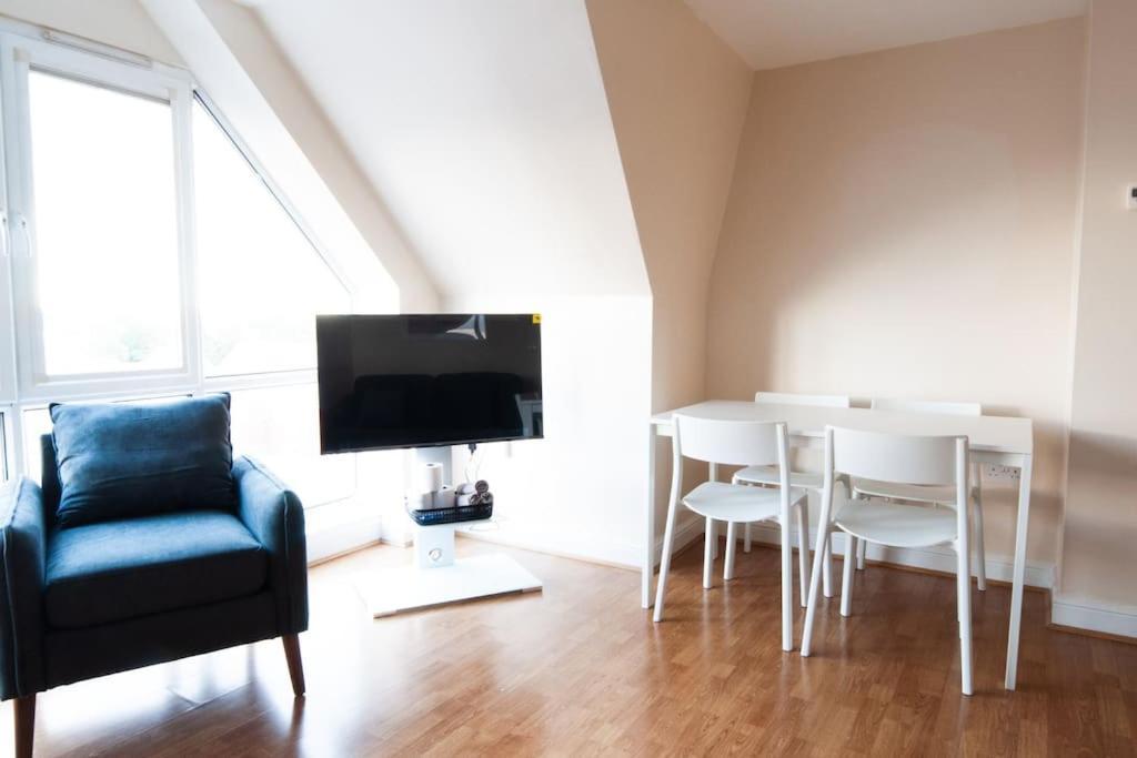 *New* 2-Bed Modern Apartment バートン・アポン・トレント エクステリア 写真
